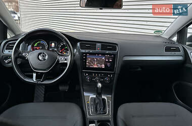 Хетчбек Volkswagen e-Golf 2020 в 