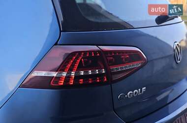 Хэтчбек Volkswagen e-Golf 2015 в 
