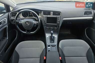 Хэтчбек Volkswagen e-Golf 2015 в 
