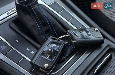 Хэтчбек Volkswagen e-Golf 2015 в 