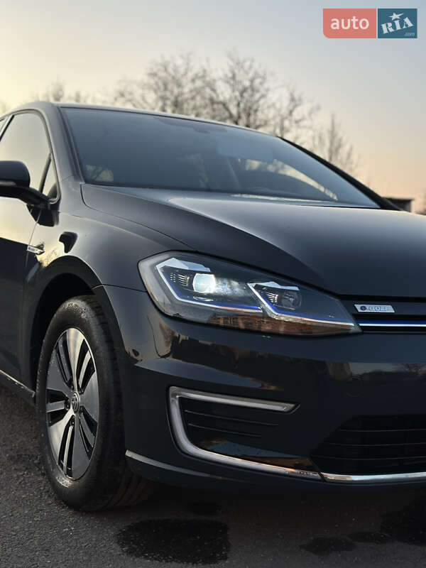 Хетчбек Volkswagen e-Golf 2020 в 