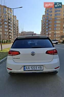 Хэтчбек Volkswagen e-Golf 2018 в 