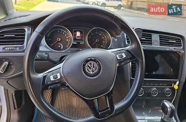 Хэтчбек Volkswagen e-Golf 2018 в 