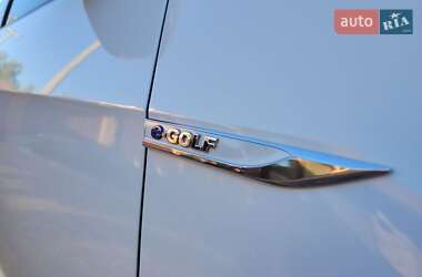 Хэтчбек Volkswagen e-Golf 2017 в 