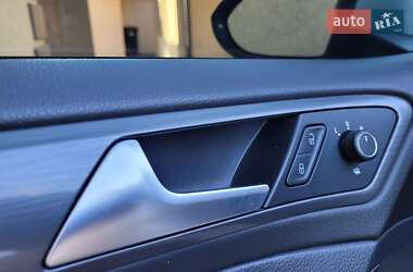 Хэтчбек Volkswagen e-Golf 2017 в 