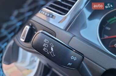 Хэтчбек Volkswagen e-Golf 2017 в 