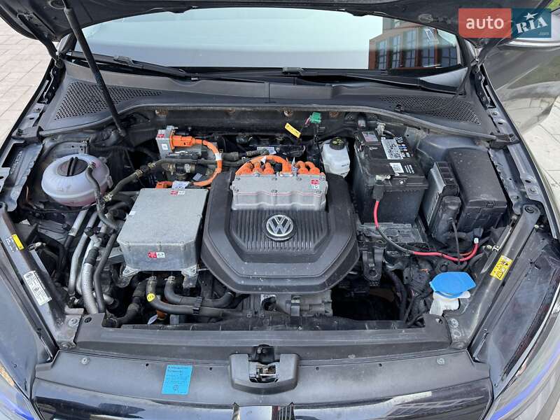 Хетчбек Volkswagen e-Golf 2015 в Луцьку