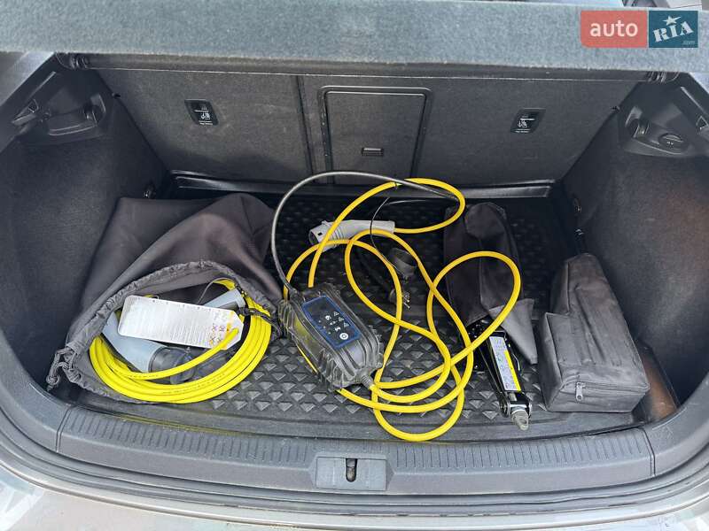 Хетчбек Volkswagen e-Golf 2015 в Луцьку