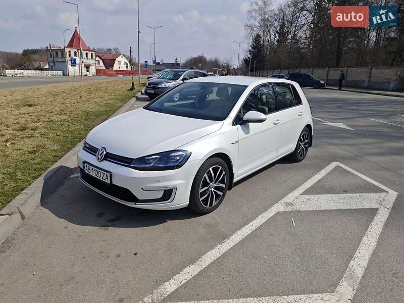 Хэтчбек Volkswagen e-Golf 2018 в 