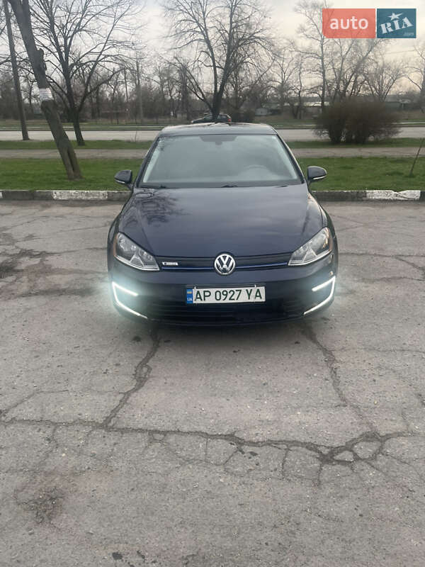 Хэтчбек Volkswagen e-Golf 2015 в 