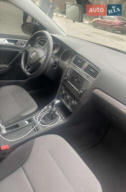 Хэтчбек Volkswagen e-Golf 2015 в 