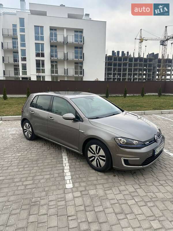 Хэтчбек Volkswagen e-Golf 2015 в Львове