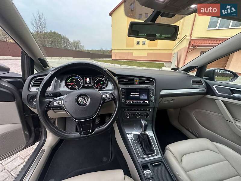 Хэтчбек Volkswagen e-Golf 2015 в Львове