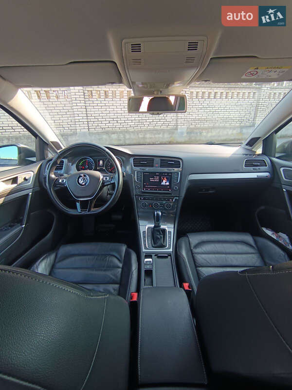 Хэтчбек Volkswagen e-Golf 2015 в Виннице фото 21 Хэтчбек Volkswagen e-Golf 2015 в Виннице