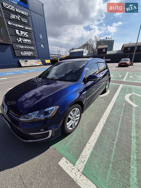 Хетчбек Volkswagen e-Golf 2017 в 