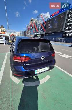 Хетчбек Volkswagen e-Golf 2017 в 