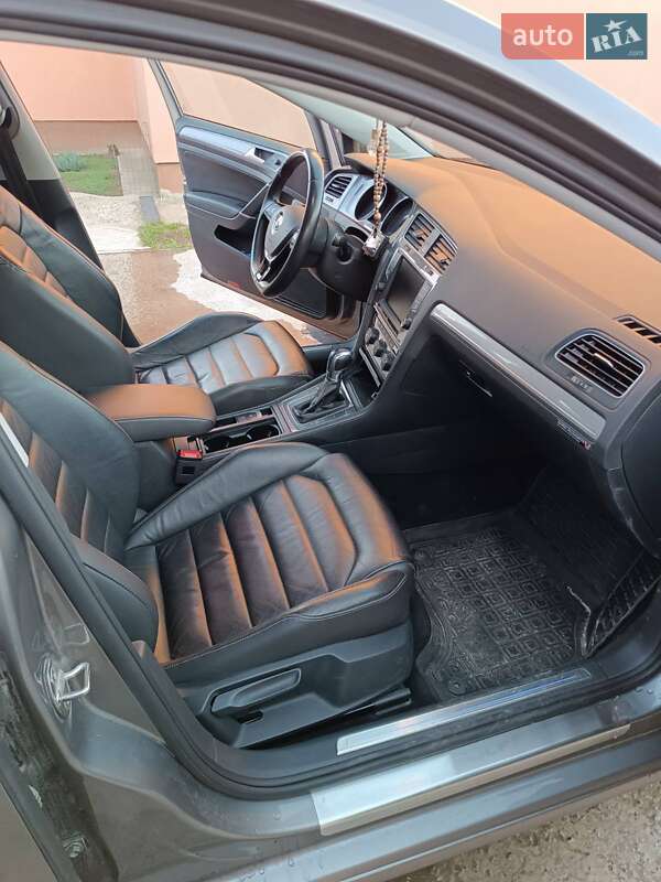 Хэтчбек Volkswagen e-Golf 2015 в Киеве