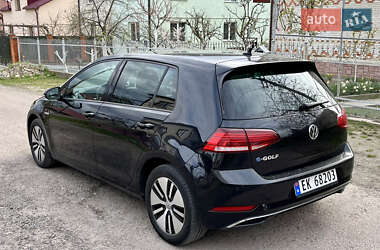 Хэтчбек Volkswagen e-Golf 2017 в 