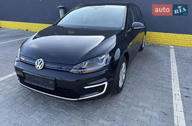 Хэтчбек Volkswagen e-Golf 2015 в 