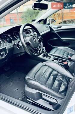 Хэтчбек Volkswagen e-Golf 2015 в Киеве