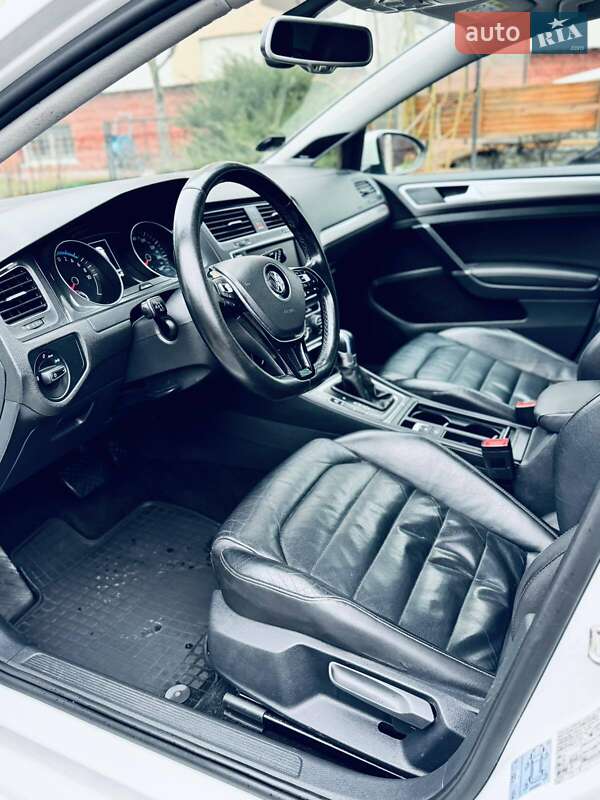 Volkswagen e-Golf 2015