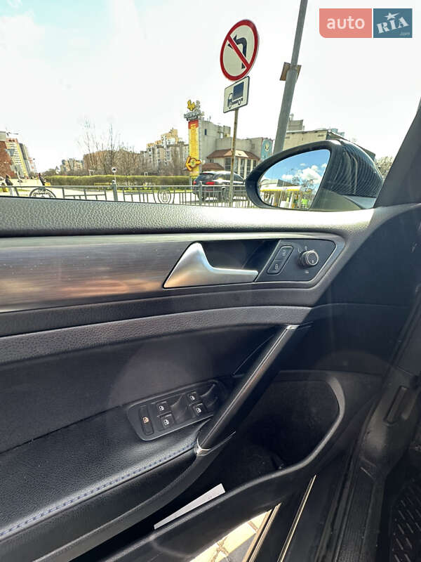Хетчбек Volkswagen e-Golf 2017 в Києві