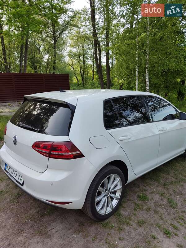 Volkswagen e-Golf 2015