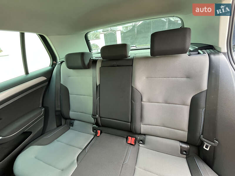 Хетчбек Volkswagen e-Golf 2016 в Львові