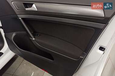 Хэтчбек Volkswagen e-Golf 2017 в 