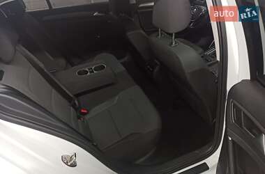 Хэтчбек Volkswagen e-Golf 2017 в 