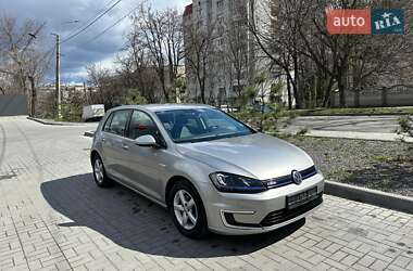 Хэтчбек Volkswagen e-Golf 2015 в 