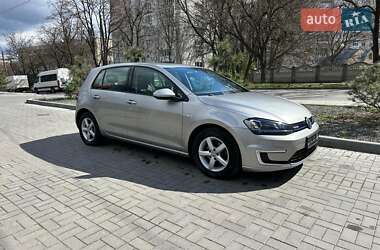 Хэтчбек Volkswagen e-Golf 2015 в 