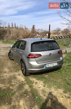 Хэтчбек Volkswagen e-Golf 2014 в 