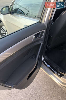 Хэтчбек Volkswagen e-Golf 2014 в 