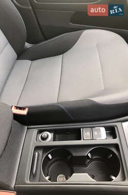 Хэтчбек Volkswagen e-Golf 2014 в 