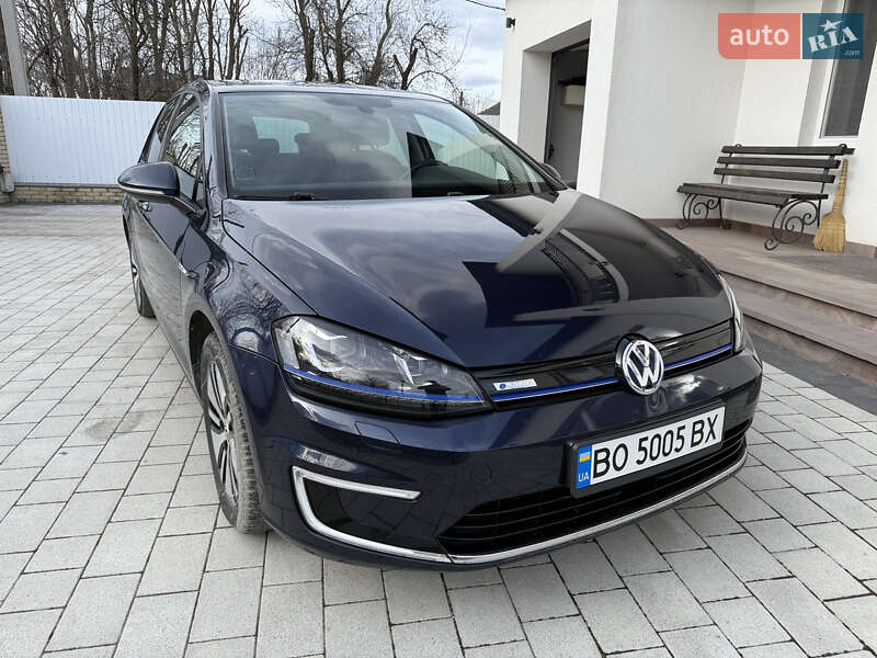 Хэтчбек Volkswagen e-Golf 2016 в 