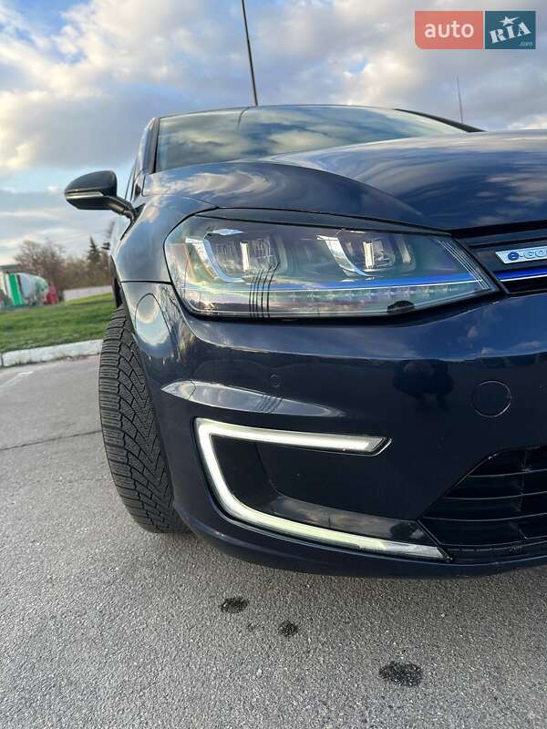 Хэтчбек Volkswagen e-Golf 2014 в Харькове фото 10 Хэтчбек Volkswagen e-Golf 2014 в Харькове
