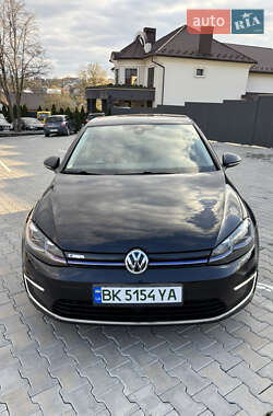 Хэтчбек Volkswagen e-Golf 2017 в 