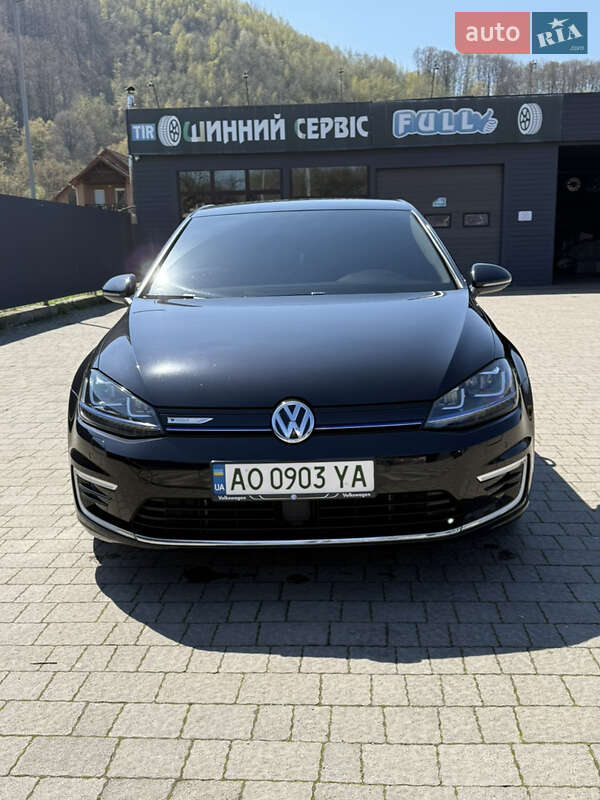 Хетчбек Volkswagen e-Golf 2016 в Сваляві