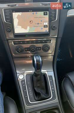 Хэтчбек Volkswagen e-Golf 2016 в 