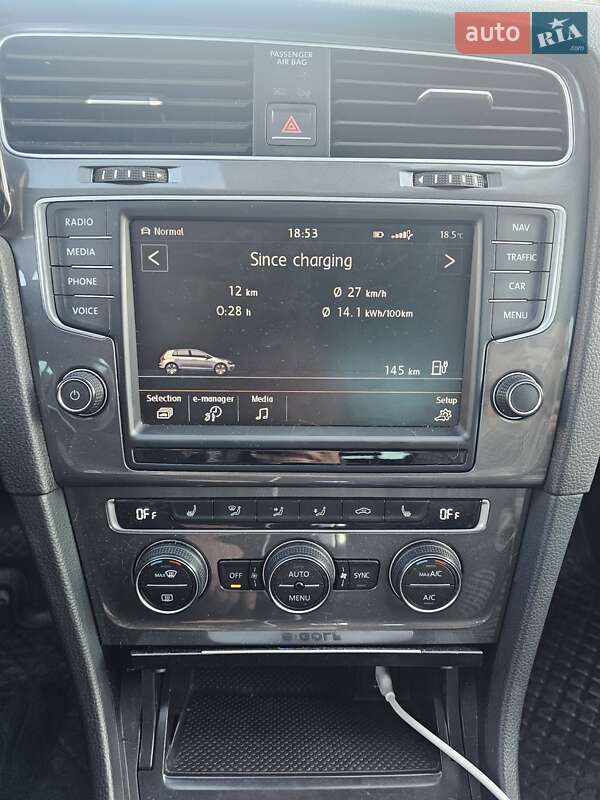 Хетчбек Volkswagen e-Golf 2015 в Львові