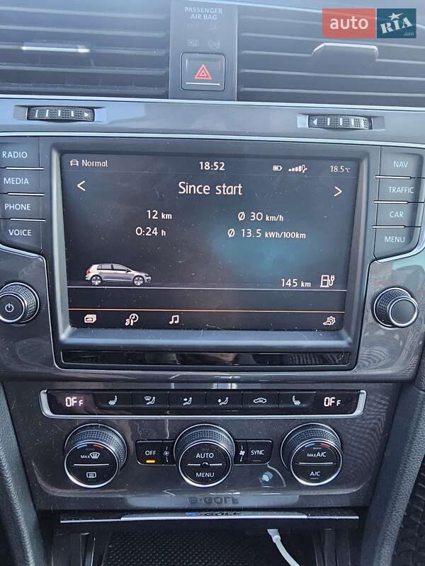 Хетчбек Volkswagen e-Golf 2015 в Львові