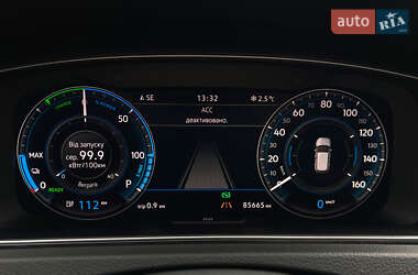 Хэтчбек Volkswagen e-Golf 2017 в 