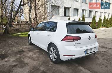 Хэтчбек Volkswagen e-Golf 2018 в 