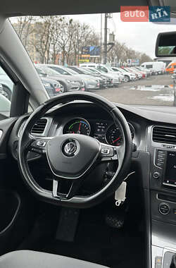 Хетчбек Volkswagen e-Golf 2014 в 