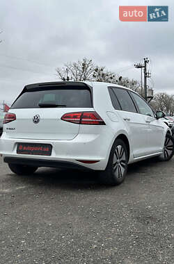 Хетчбек Volkswagen e-Golf 2014 в 