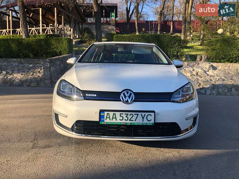 Хетчбек Volkswagen e-Golf 2014 в 