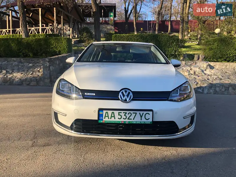 Хетчбек Volkswagen e-Golf 2014 в 
