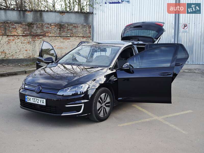 Хетчбек Volkswagen e-Golf 2015 в Рівному