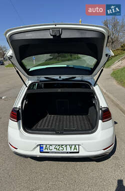 Хэтчбек Volkswagen e-Golf 2020 в 